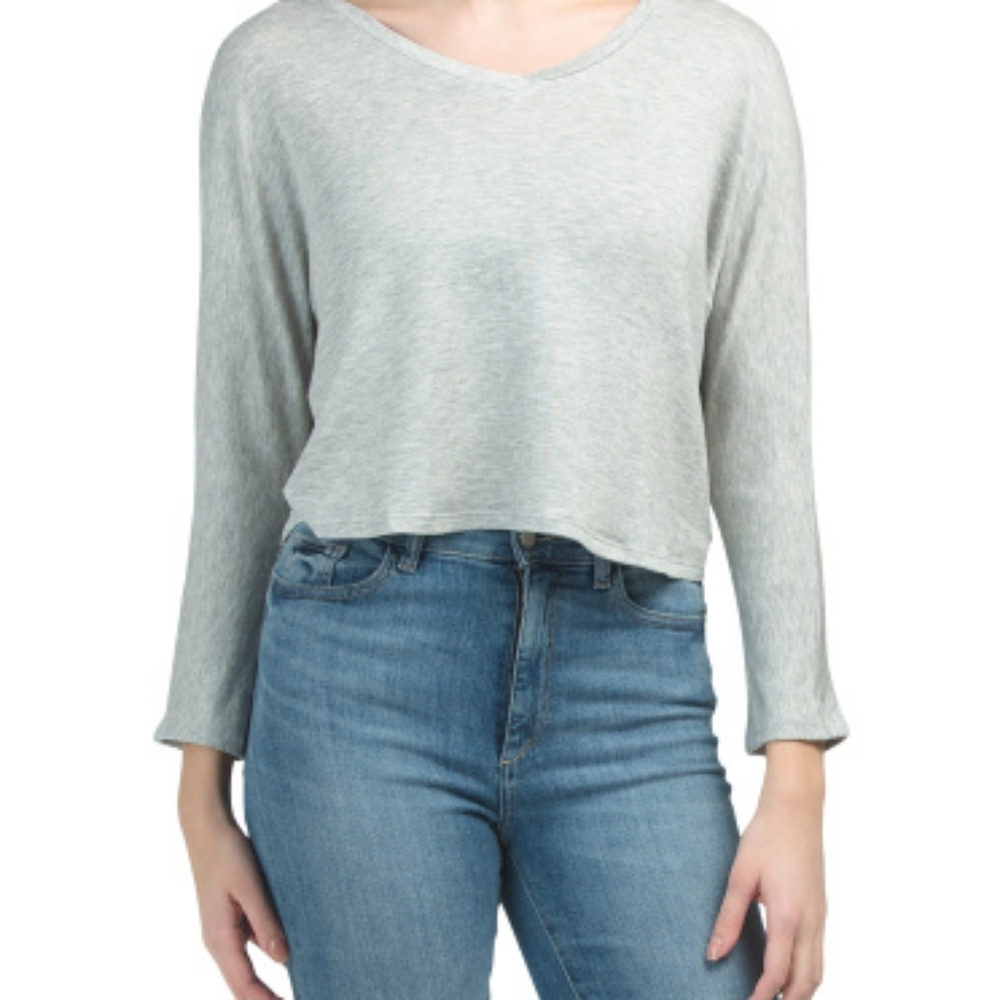 Junior v neck dolman cropped top